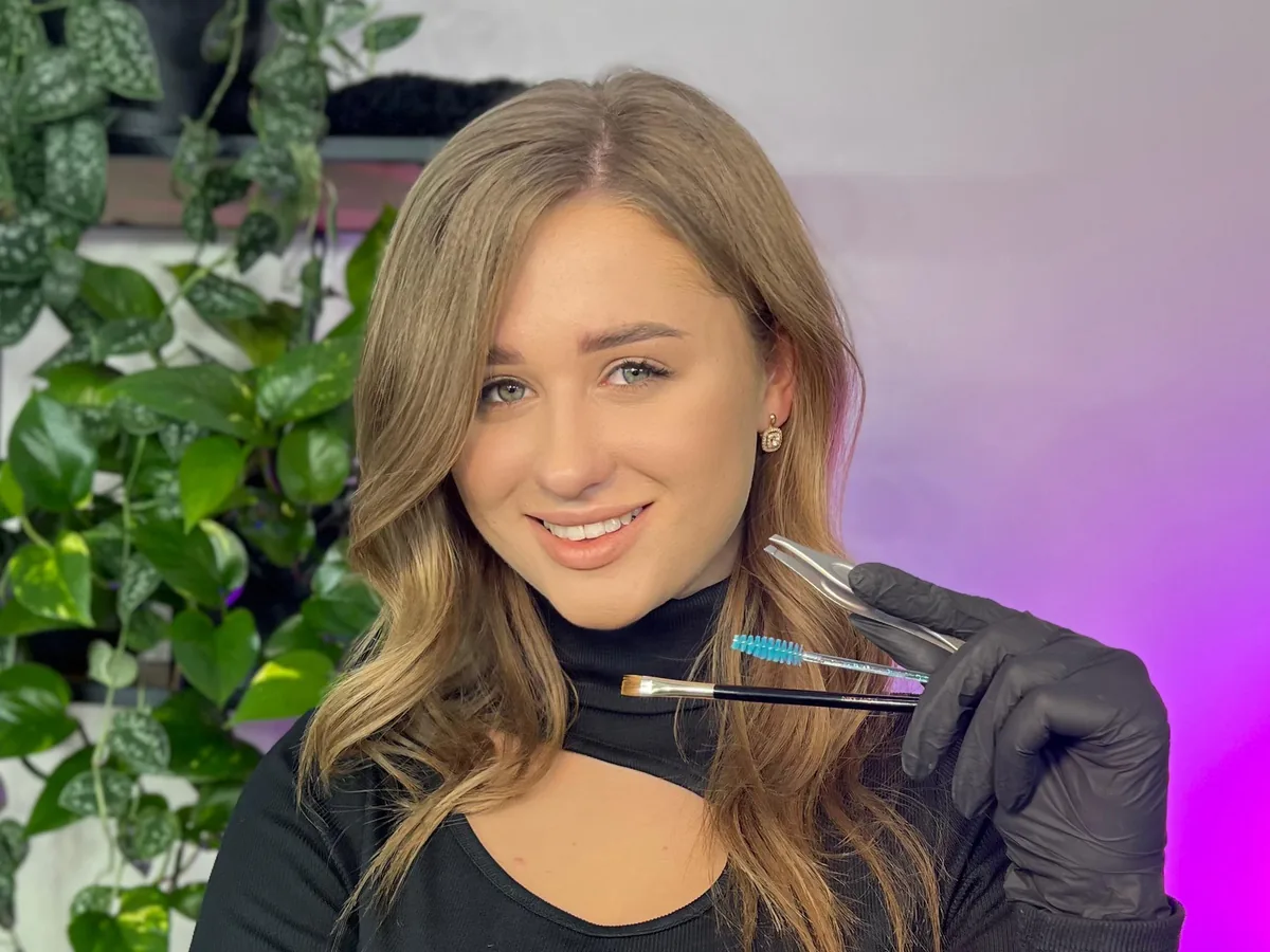 Anastasia — Brow artist · Laminare gene · Make-up