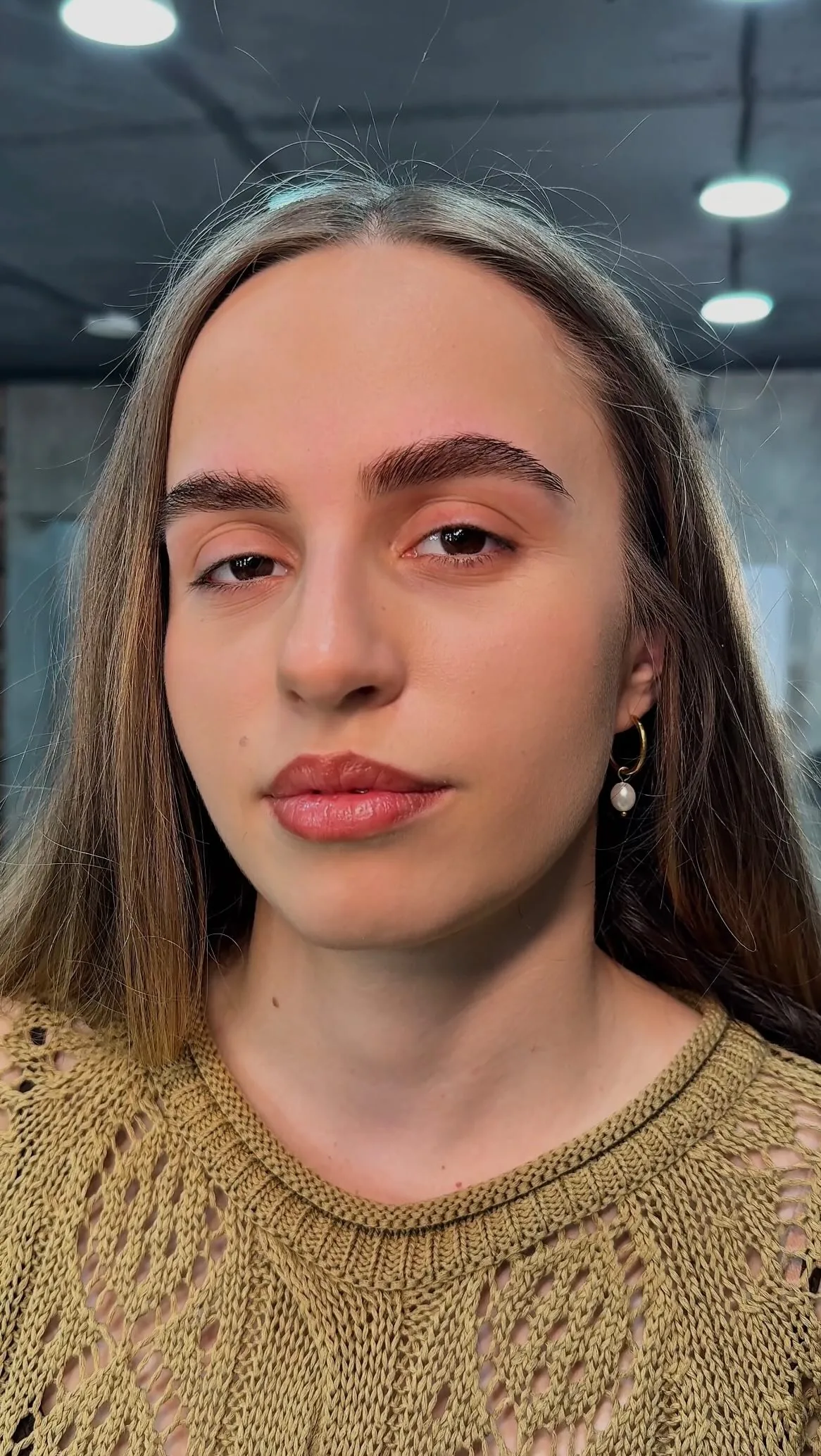 Sprâncene — lucrare reală din studio, Chișinău